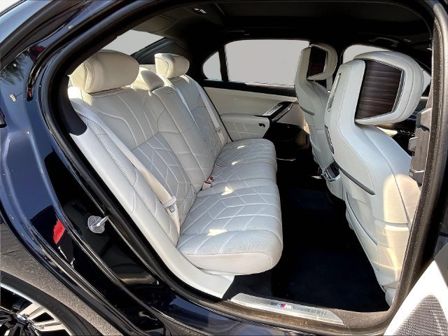 Used 2023 BMW i7 xDrive60 AWD/4WD image 25