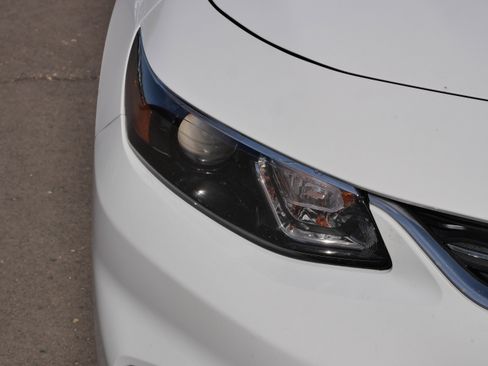 Used 2017 Chevrolet Malibu LT image 16