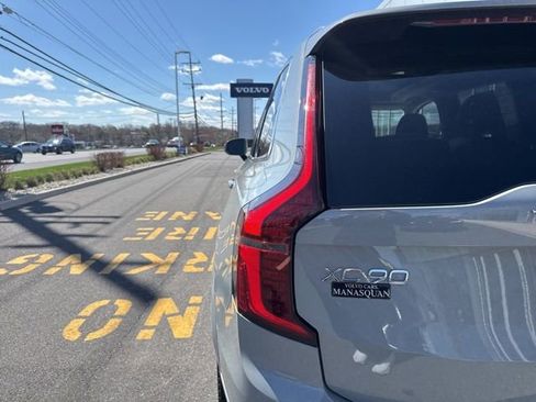 Used 2025 Volvo XC90 B5 Plus image 10