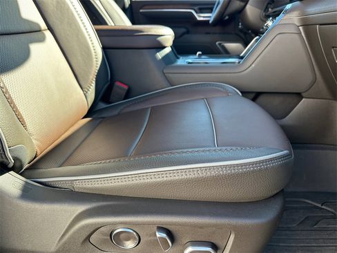 Used 2025 GMC Sierra 2500 Denali w/ Denali Reserve Package image 14