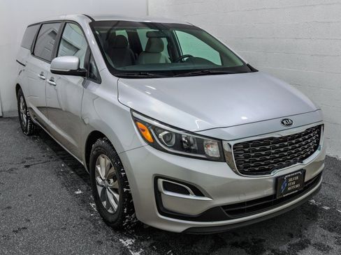 Used 2019 Kia Sedona LX image 2