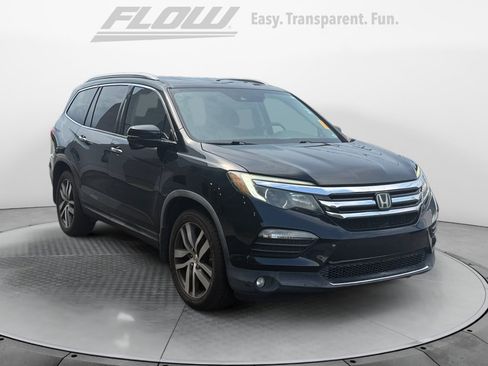 Used 2017 Honda Pilot Touring image 1