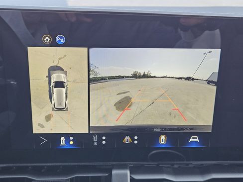 New 2026 Chevrolet Equinox LT w/ Convenience Package II FWD image 13