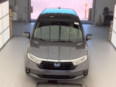 Used 2024 Honda Odyssey EX-L image 2