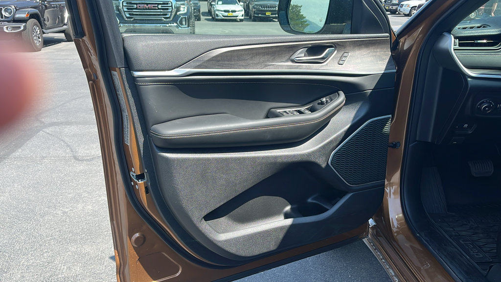 New 2026 Jeep Grand Cherokee Limited AWD/4WD image 14