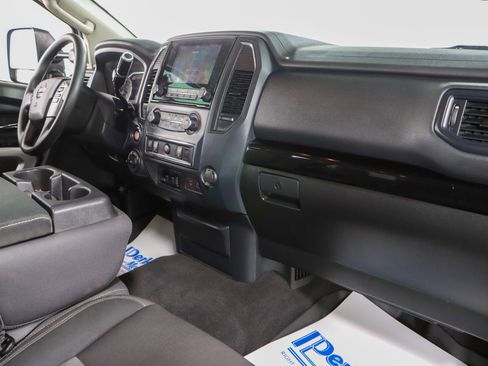 Used 2023 Nissan Titan SV image 27