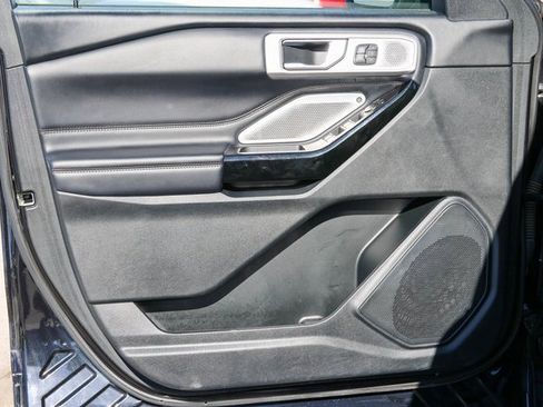 Used 2022 Ford Explorer Platinum w/ Technology Package image 13