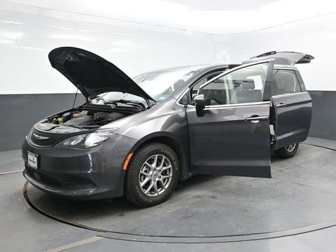 Used 2023 Chrysler Voyager LX image 41