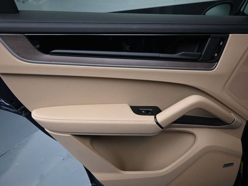 New 2026 Porsche Cayenne AWD/4WD image 18