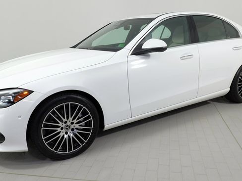 Used 2024 Mercedes-Benz C 300 4MATIC Sedan image 3