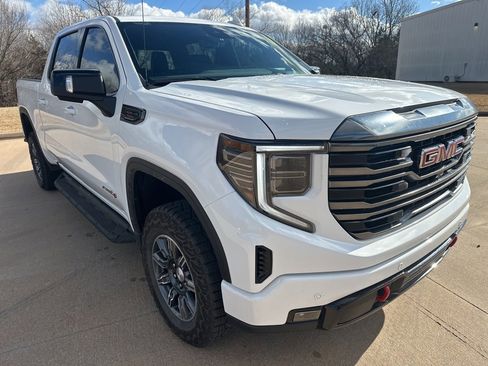 Used 2024 GMC Sierra 1500 AT4 w/ Technology Package image 4