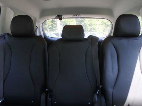 Certified 2024 Kia Carnival LX FWD image 55