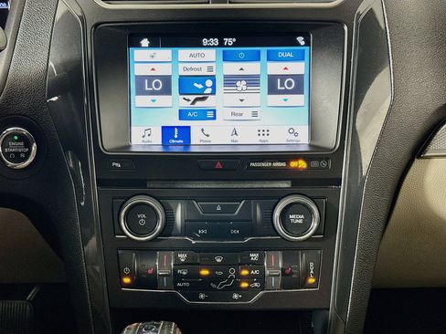 Used 2018 Ford Explorer XLT w/ Equipment Group 202A FWD image 23