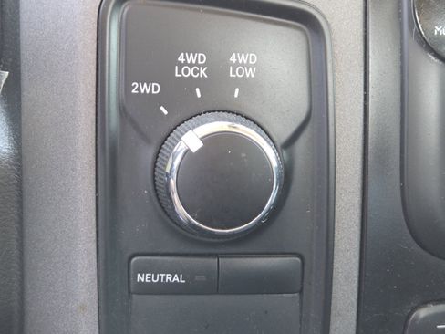 Used 2018 RAM 2500 Tradesman w/ Chrome Appearance Group AWD/4WD image 4