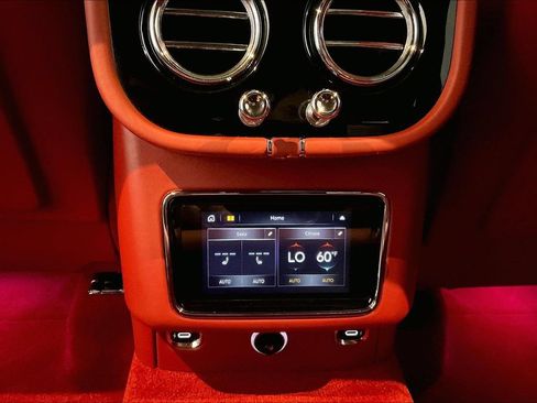 Used 2022 Bentley Bentayga AWD/4WD image 34