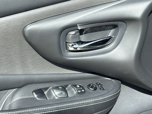 Used 2019 Nissan Murano SV w/ Premium Package FWD image 13