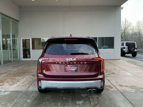 Used 2024 Kia Telluride EX w/ EX Captain's Chair Package image 21