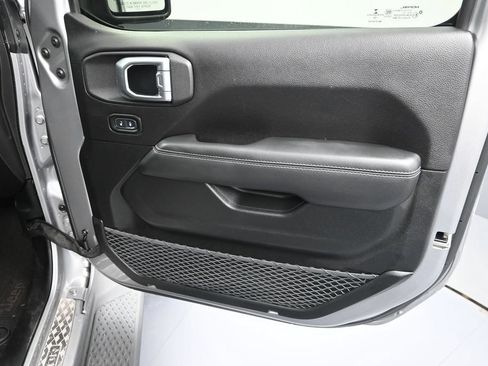 Used 2020 Jeep Gladiator Overland AWD/4WD image 38
