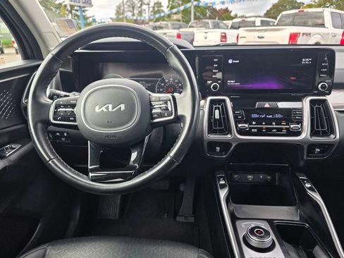 Used 2022 Kia Sorento EX FWD image 12