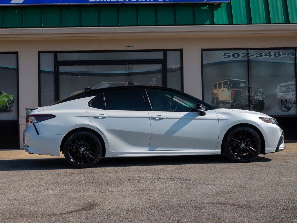 Used 2022 Toyota Camry XSE FWD image 2