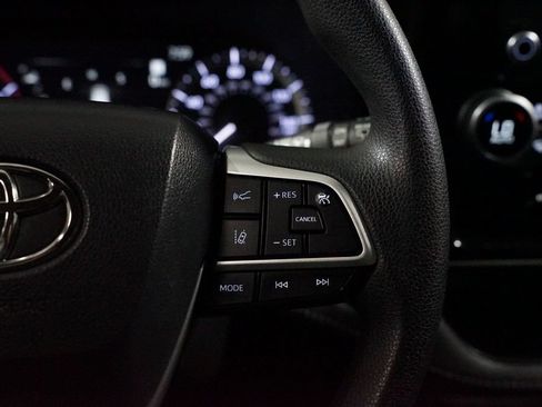 Used 2023 Toyota Highlander L FWD image 13
