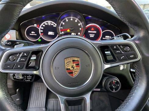 Used 2022 Porsche Cayenne Platinum Edition image 17