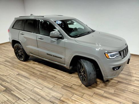 Used 2020 Jeep Grand Cherokee Altitude AWD/4WD image 13