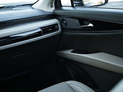 Used 2021 Lincoln Nautilus Reserve image 29