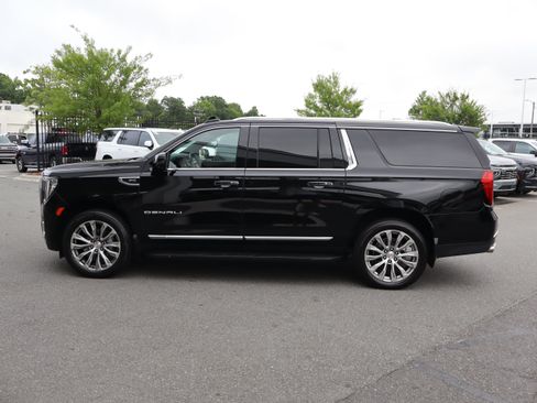 Used 2022 GMC Yukon XL Denali AWD/4WD image 7