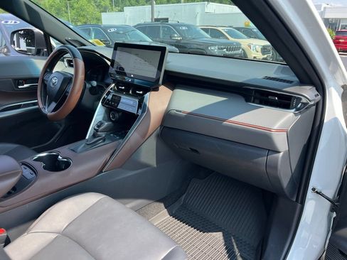 Used 2024 Toyota Venza XLE AWD/4WD image 27