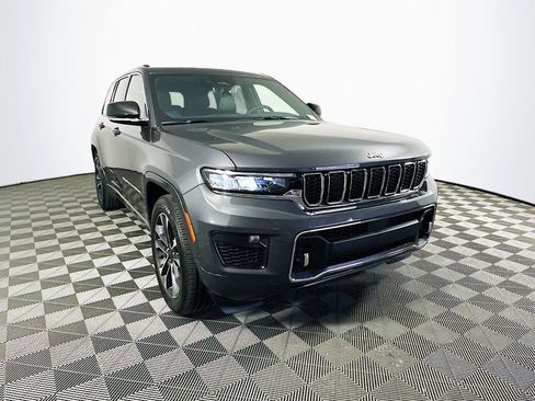 Certified 2025 Jeep Grand Cherokee Overland w/ Luxury Tech Group IV image 2