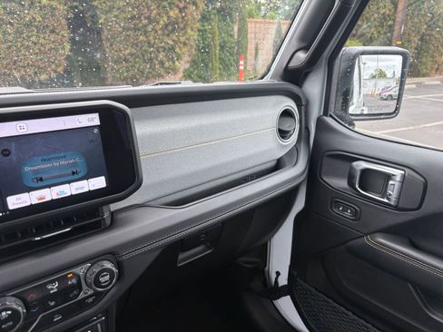 Used 2025 Jeep Wrangler Unlimited Sahara AWD/4WD image 35