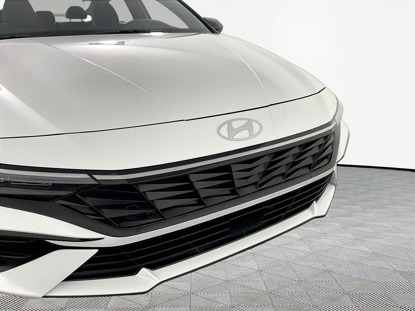 Certified 2026 Hyundai Elantra SEL Sport FWD image 31
