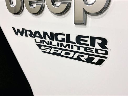 Used 2019 Jeep Wrangler Unlimited Sport S AWD/4WD image 9