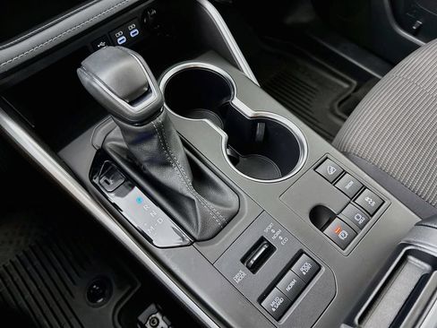Certified 2024 Toyota Highlander AWD image 19