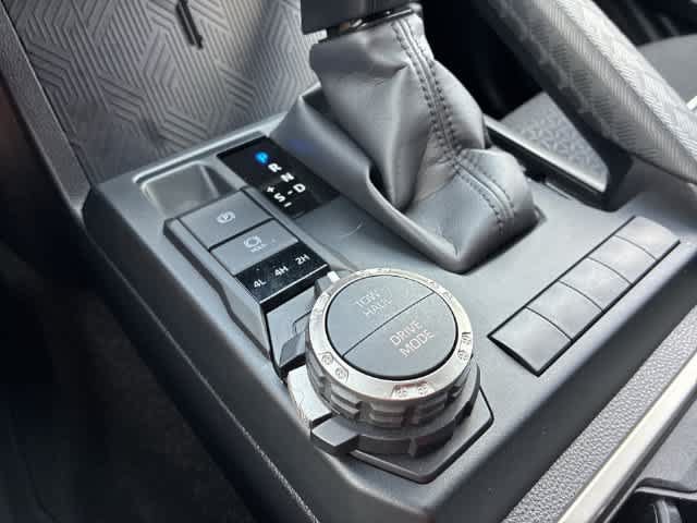 Used 2025 Toyota 4Runner SR5 AWD/4WD image 39