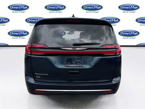 Used 2023 Chrysler Pacifica Touring-L FWD image 6