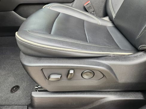 Used 2024 GMC Yukon XL SLT image 25