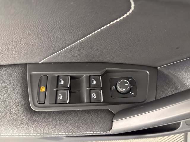 Used 2024 Volkswagen Tiguan SE AWD/4WD image 21