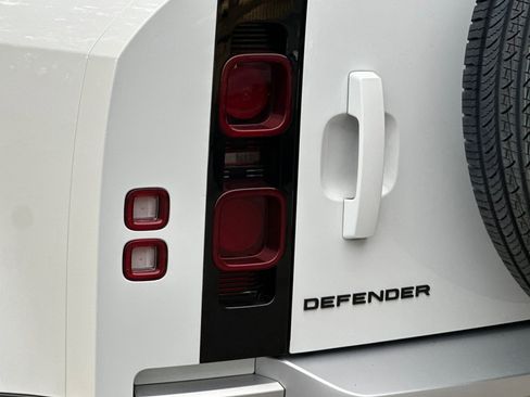 Used 2025 Land Rover Defender 110 S image 14