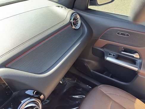 Used 2022 Mercedes-Benz GLA 250 4MATIC image 27