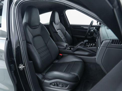 Used 2022 Porsche Cayenne Turbo GT image 16
