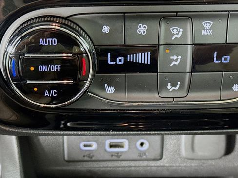 Used 2020 Buick Encore GX Essence w/ Experience Buick Package FWD image 23
