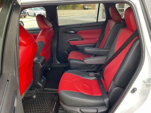 Used 2023 Toyota Highlander XSE image 30