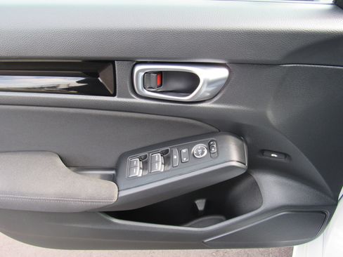 Used 2025 Honda Civic Sport image 11