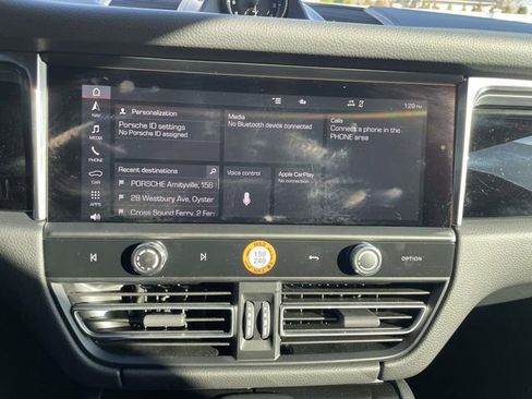 Certified 2025 Porsche Macan image 20