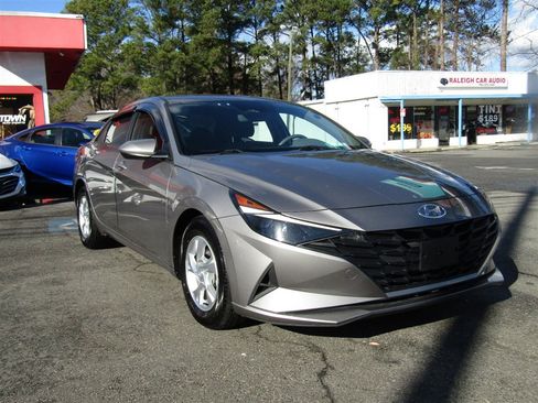 Used 2021 Hyundai Elantra SE image 9