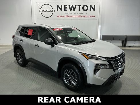 Used 2025 Nissan Rogue S image 1