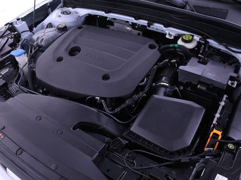 Certified 2024 Volvo XC40 B5 Plus w/ Protection Package Premier image 24