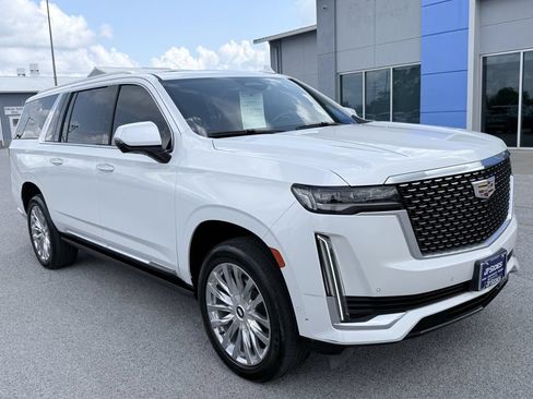 Used 2022 Cadillac Escalade ESV Premium Luxury w/ Performance Package AWD/4WD image 2